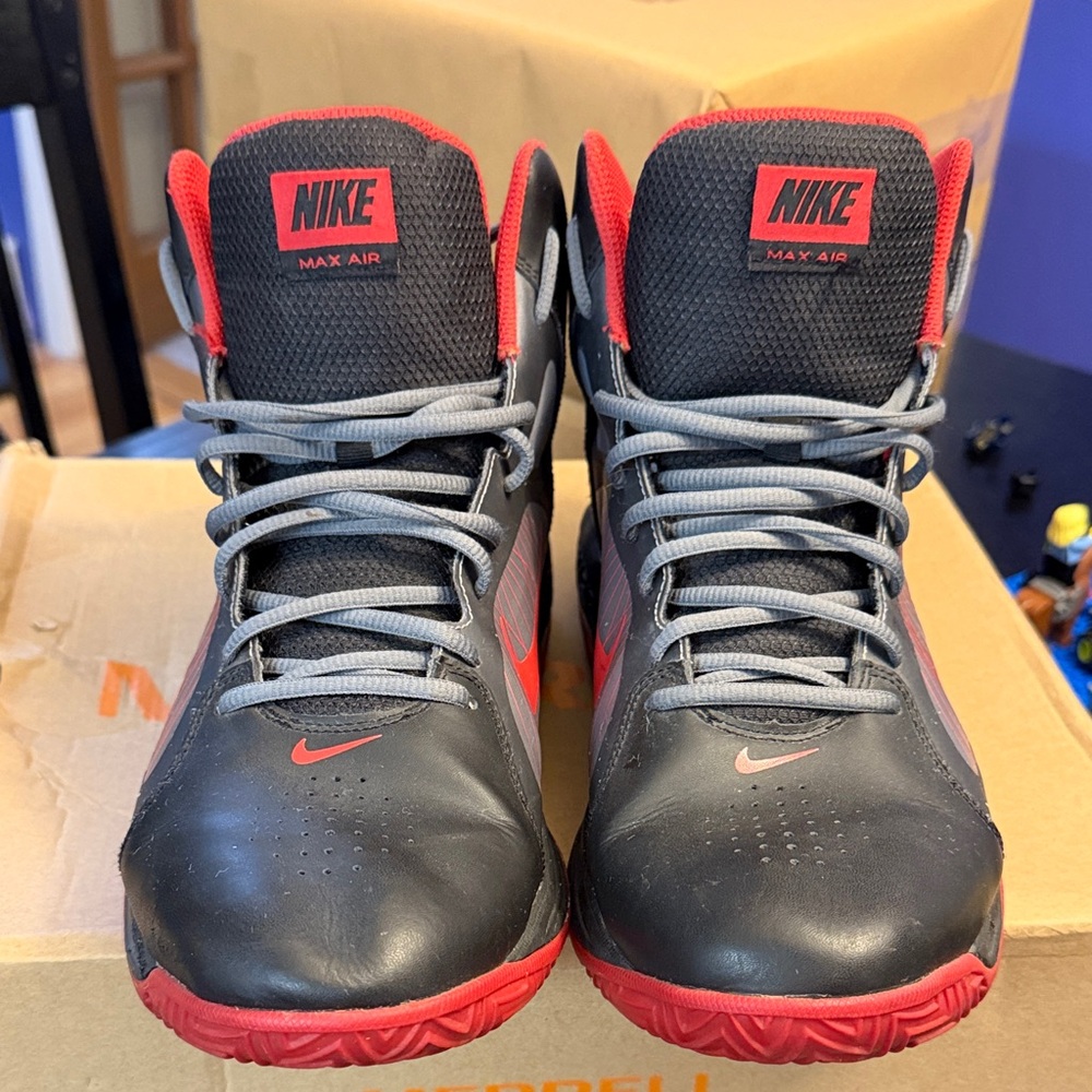 Nike Air Max Flywire Black and Red Sneakers